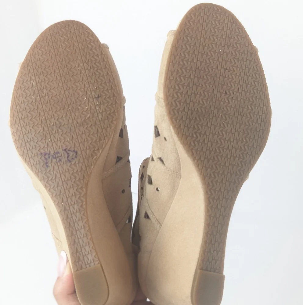 Michael Kors Uma Wedge - Picture 13 of 16